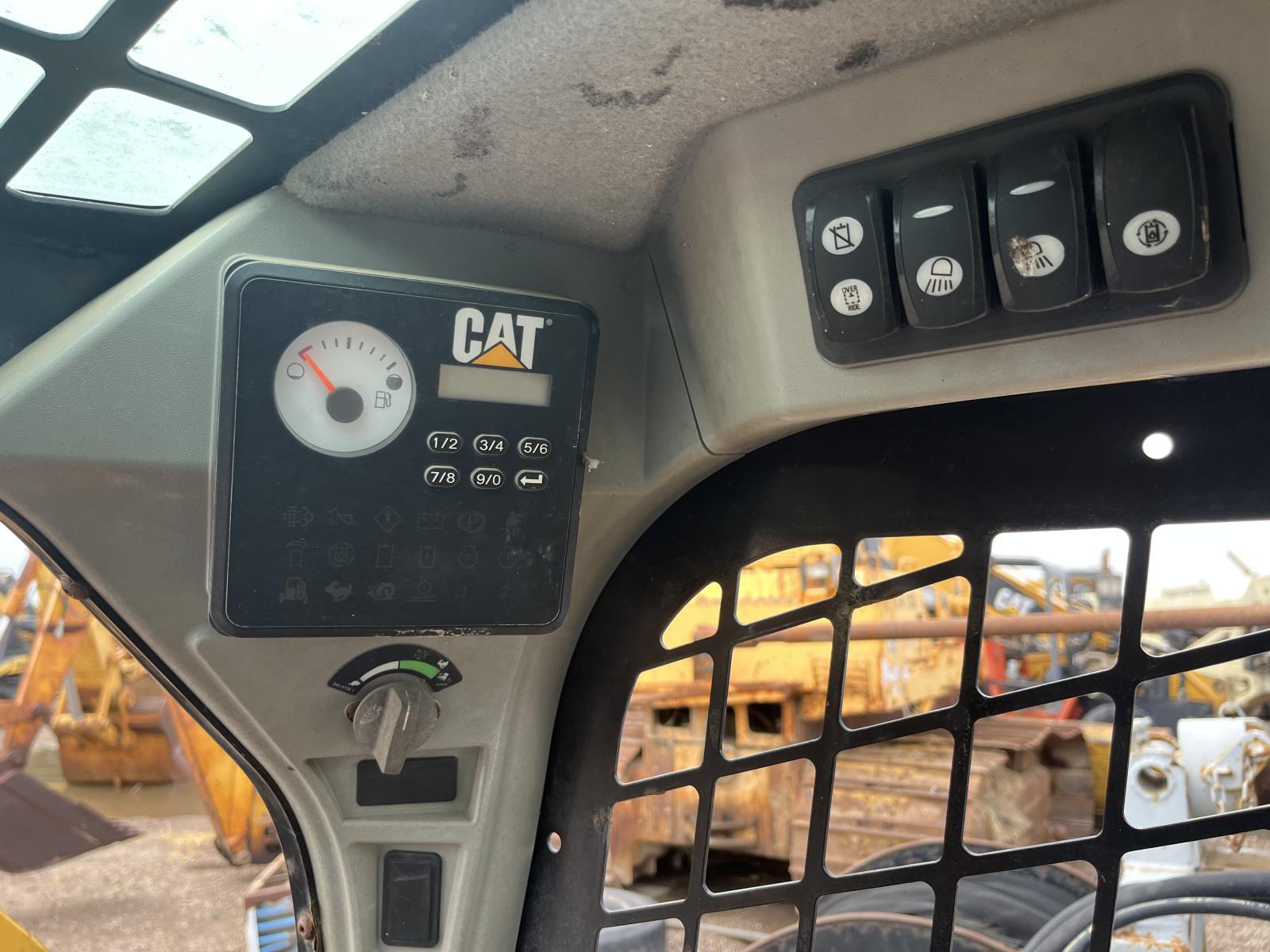 ./imagenes/INVOICE/2019/18177/CATERPILLAR 242D (9).JPG